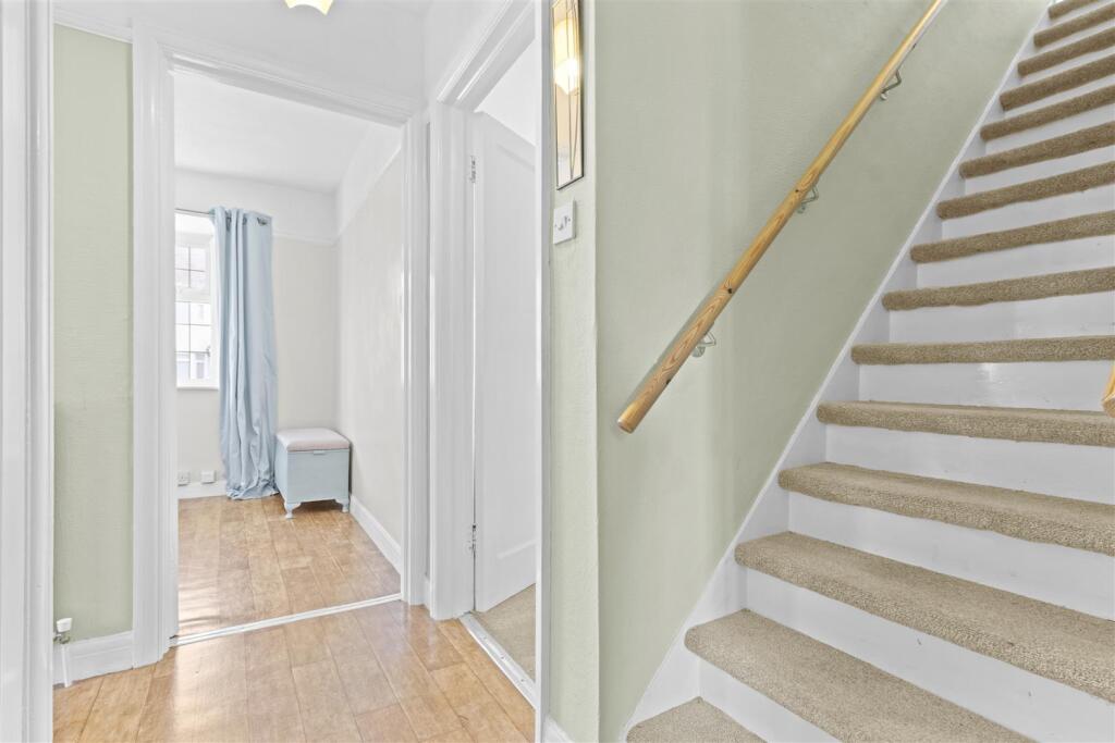 entrance hall #3.jpg