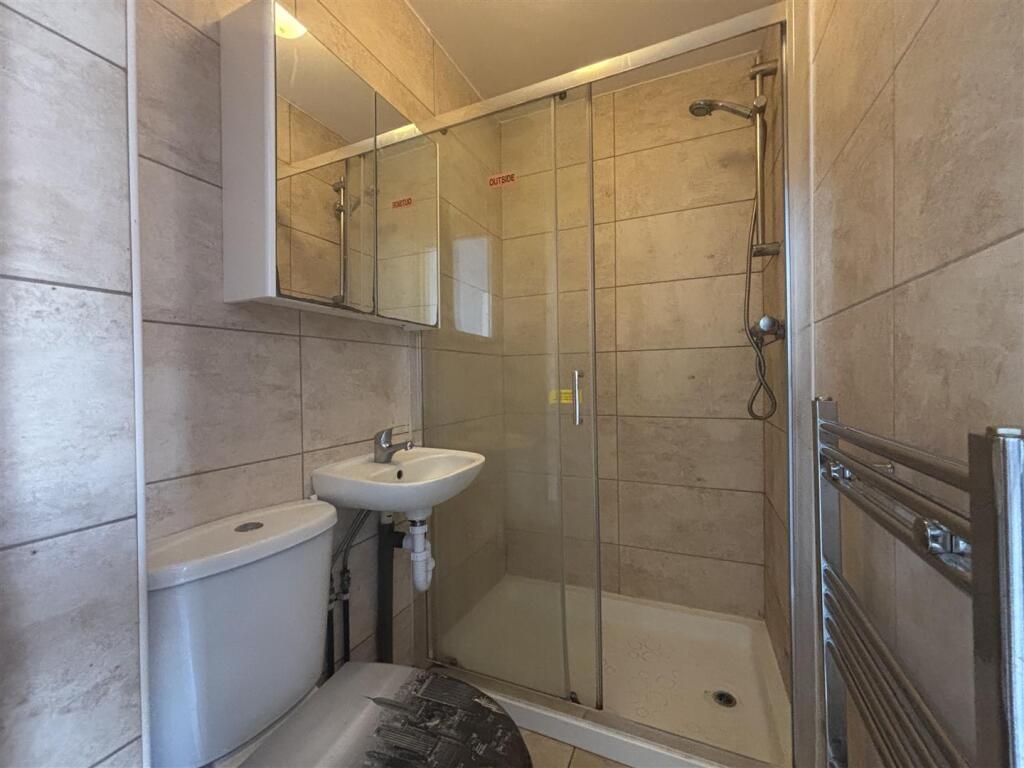 Shower Room.jpg