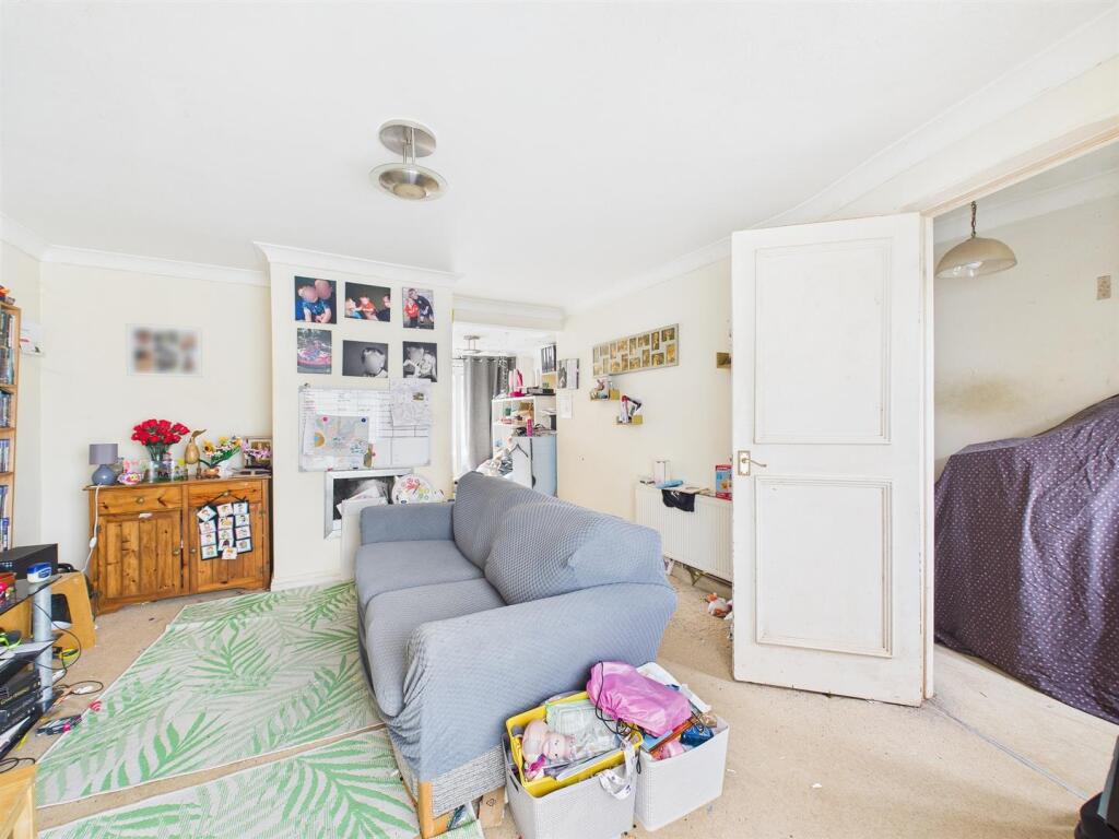 2 - Dinder Close.jpg