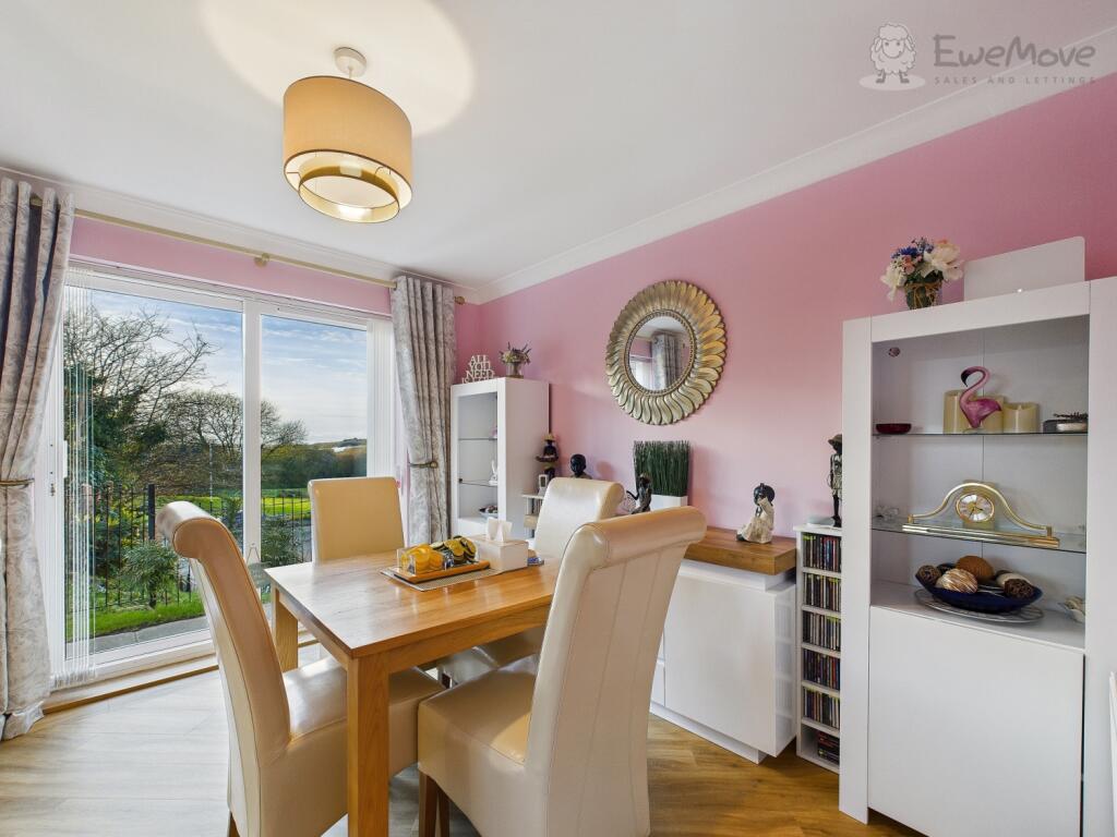 EWEMOVE SOUTH MOLTON - DINING ROOM