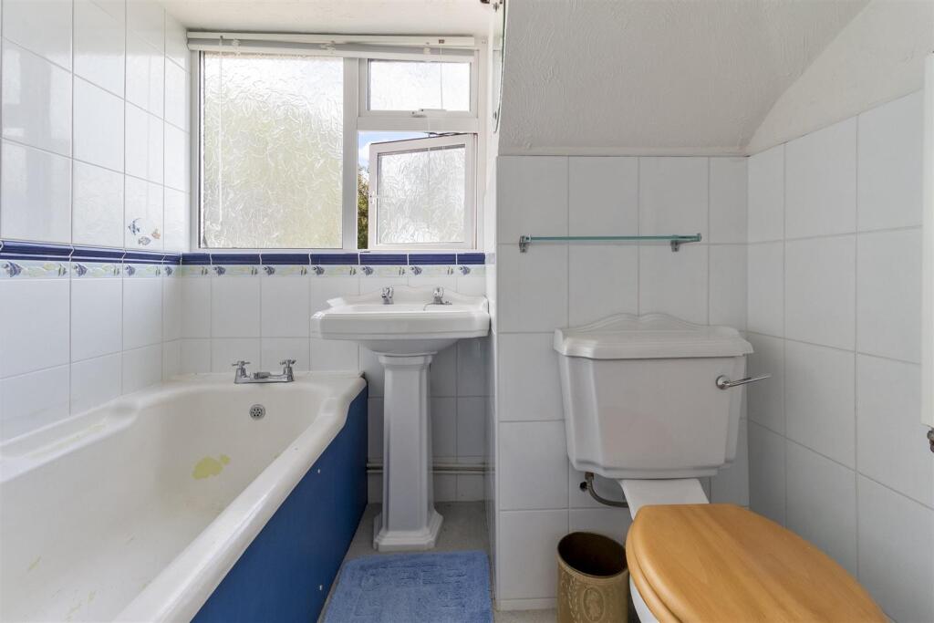 15 Foamcourt Waye_015.JPG