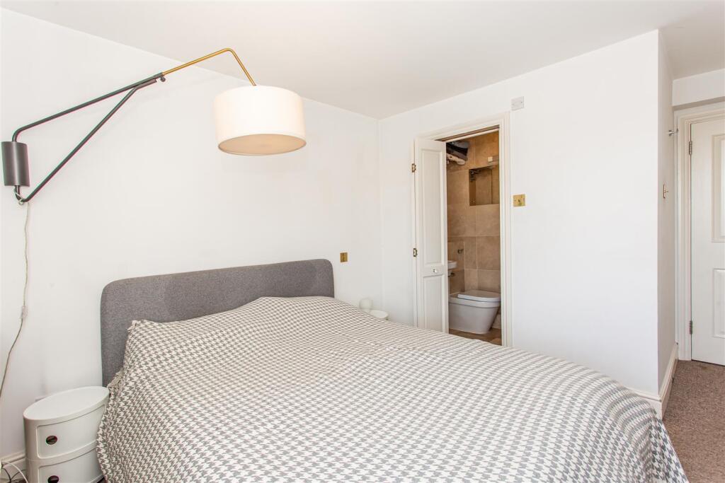 Master Bedroom to En-suite