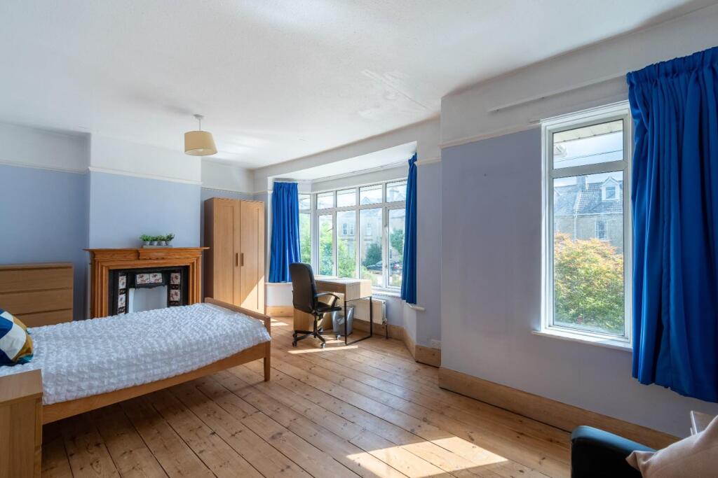 68 Combe Park -11.jpg