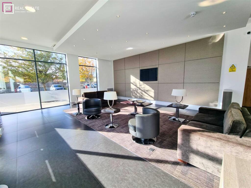 COMMUNAL ENTRANCE