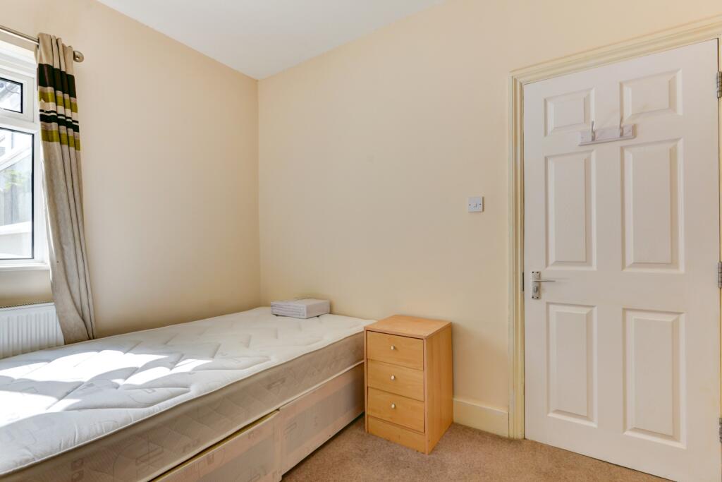 G4 83 Brading Road Bedroom 2 (1)