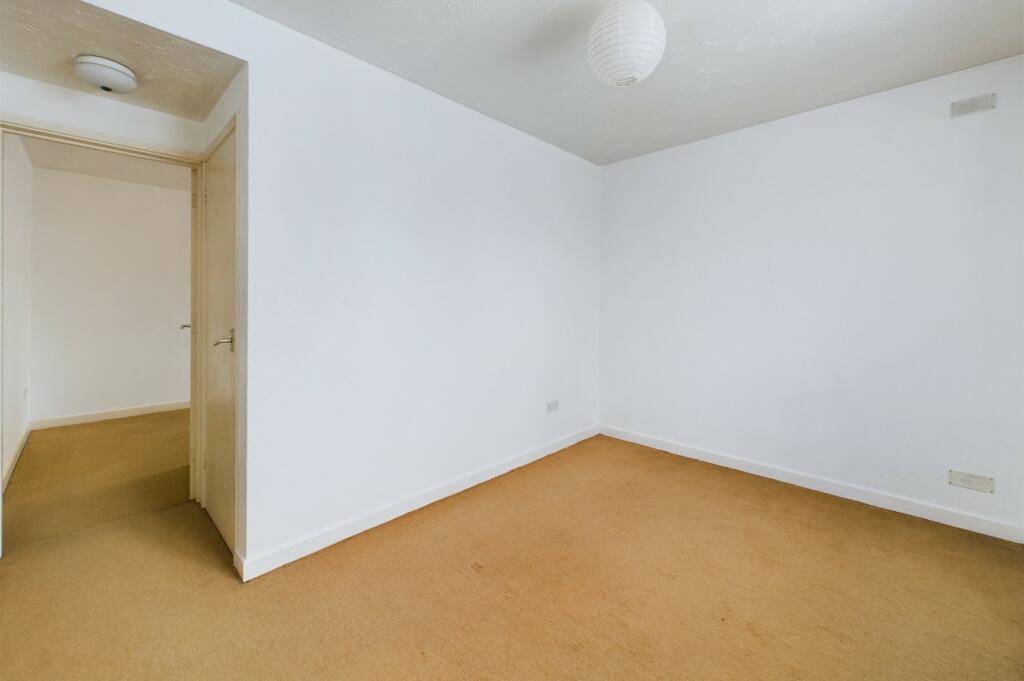 CAM02545G0-PR0256-STILL004