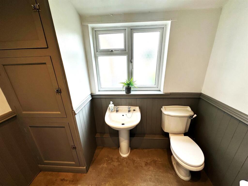 bathroom 5.jpg
