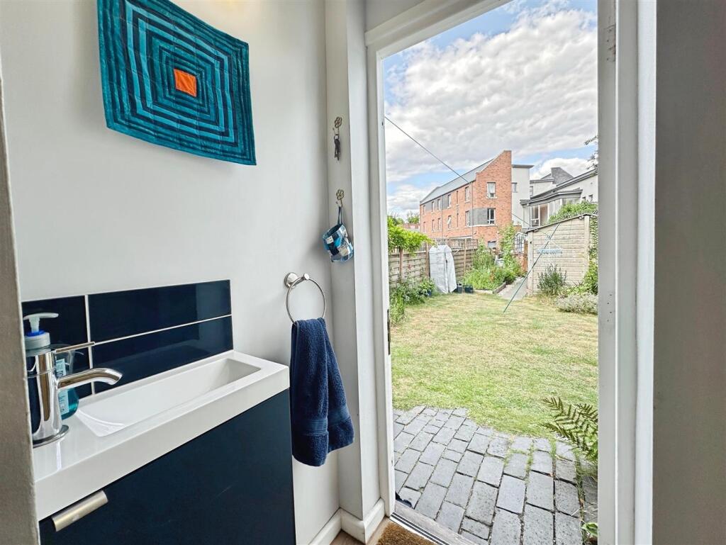 2fce6408--4AEC-9A44-A548353CE894-16531-0000068BE3C