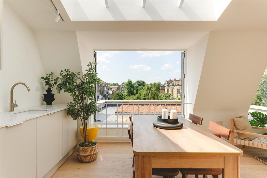 Clissold Crescent-30.jpg