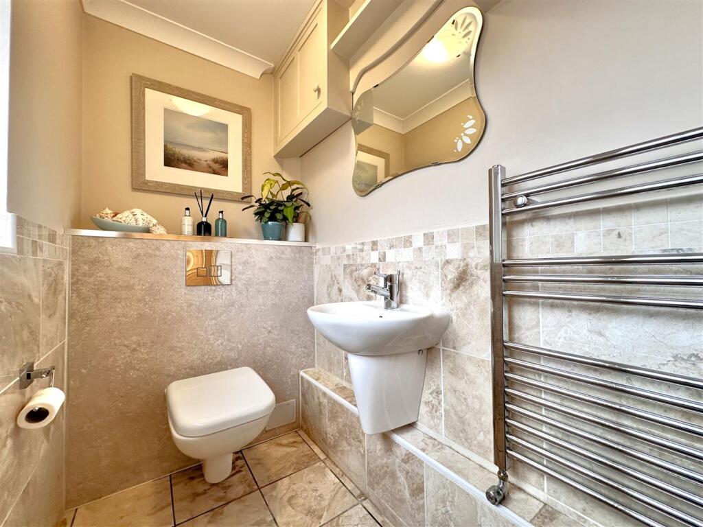 Ground Floor W.C 425