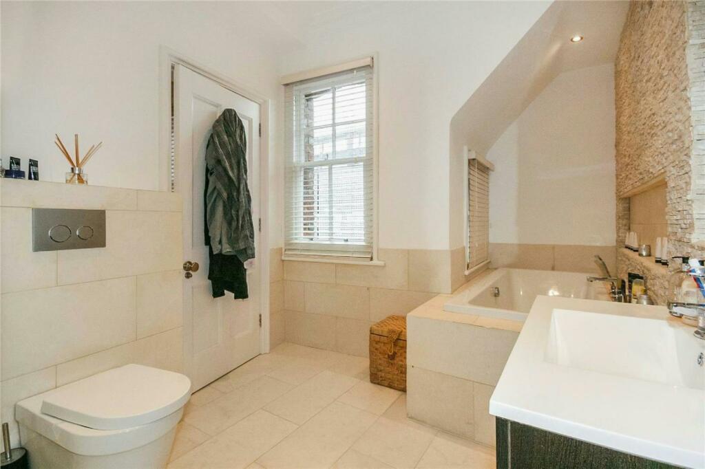 Bedroom 1 En-Suite 2