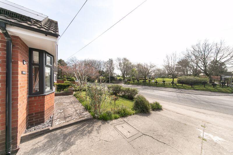 Front garden &amp; driveway