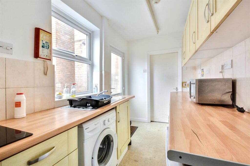 Kitchen_2.jpeg