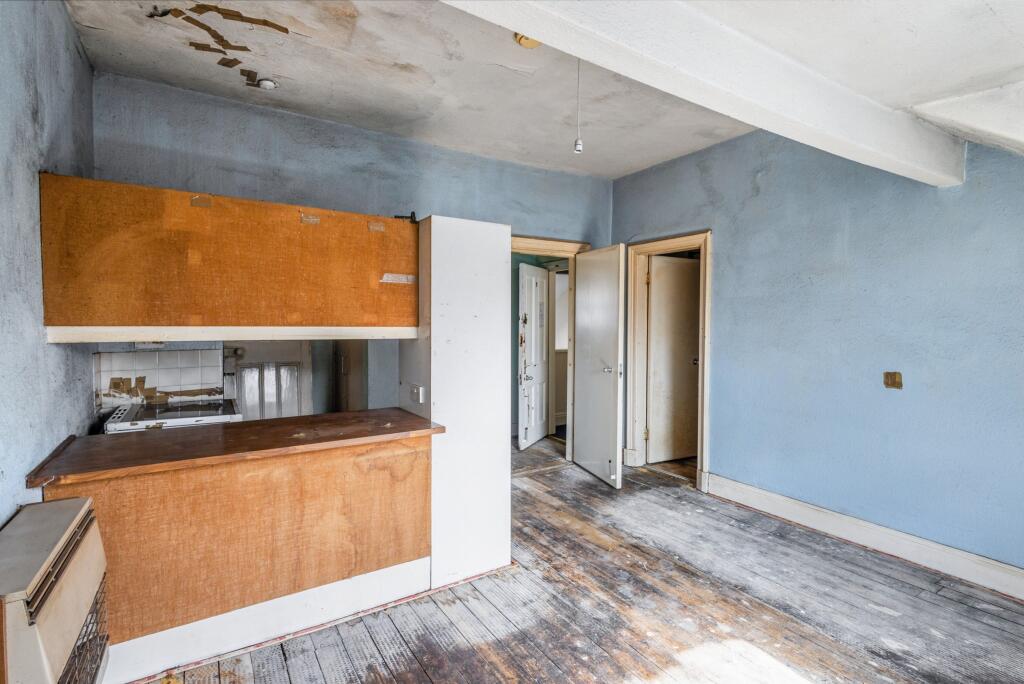 Flat 7, Fairfield Mews, 85, East Parade, Harrogate, North Yorkshire, HG1 5LP