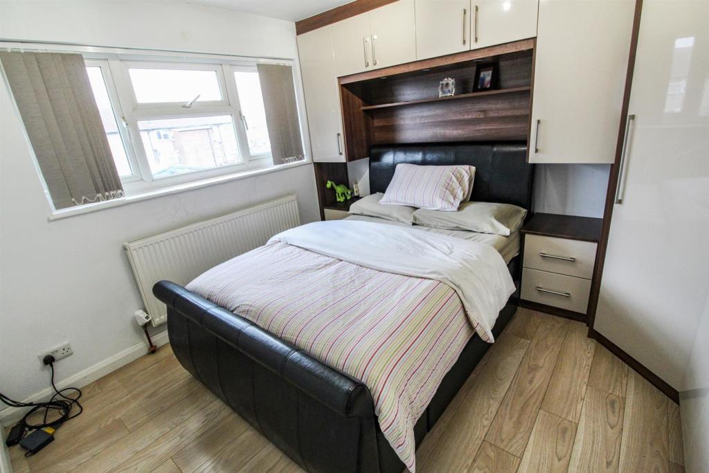 bed 1.jpg