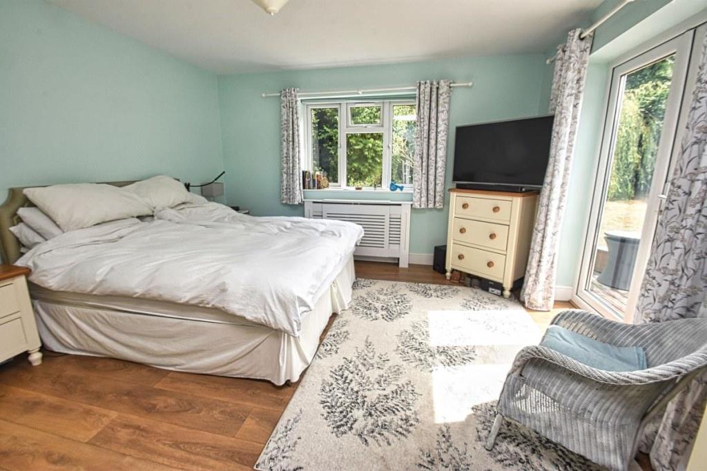 ground floor bedroom 2.jpg