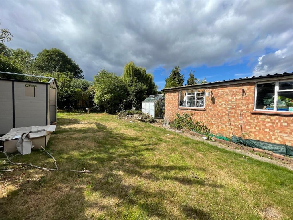 25 Elmroyd Ave Garden.jpg