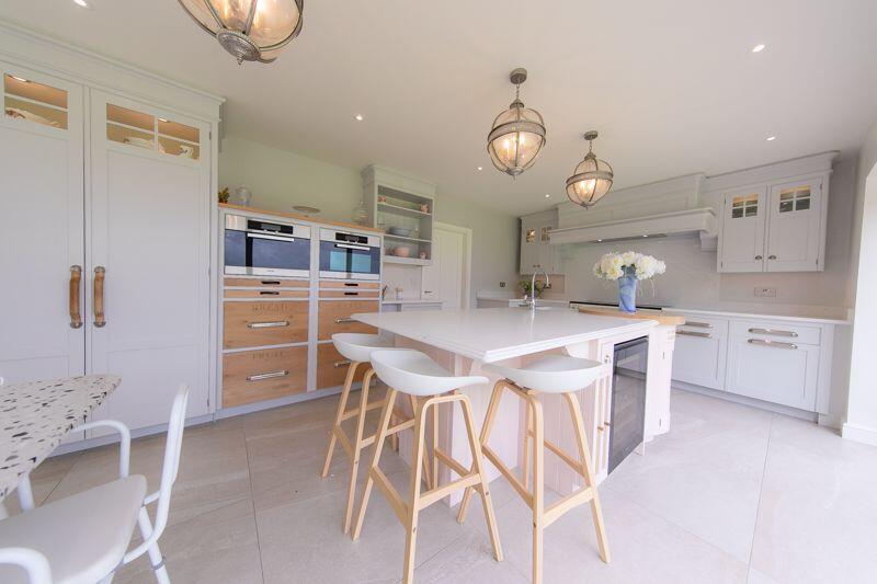 Bespoke fitted kitchen 