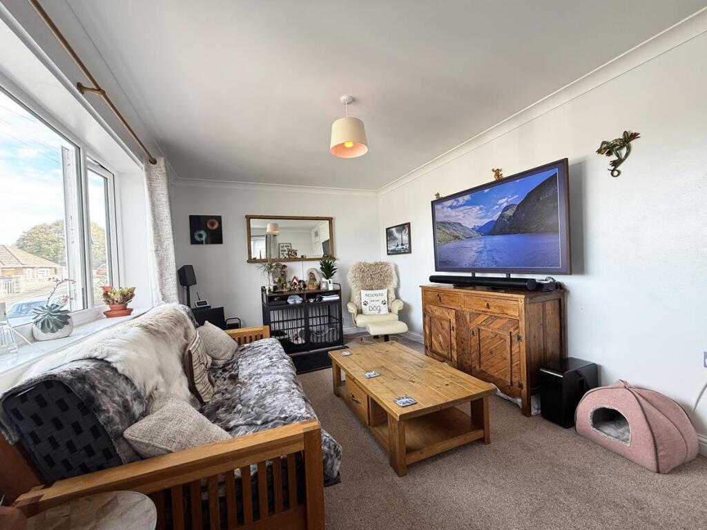 Belle Vue Avenue 9 - Lounge 1.jpg