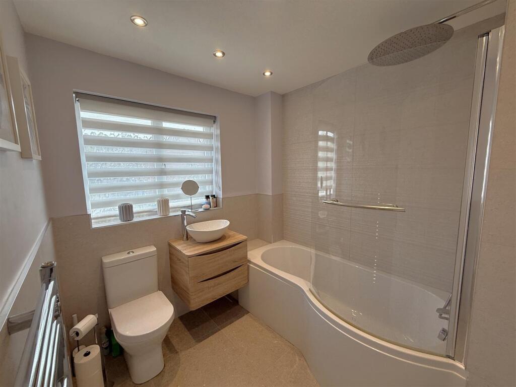 Family Bathroom.JPG