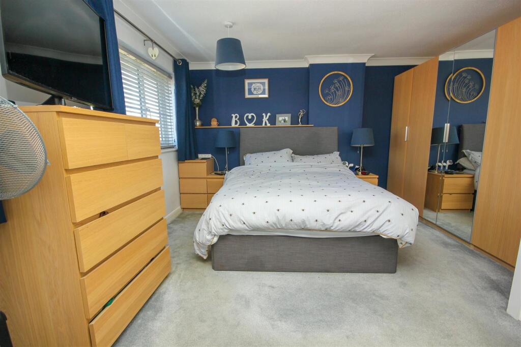 Master Bedroom..jpg