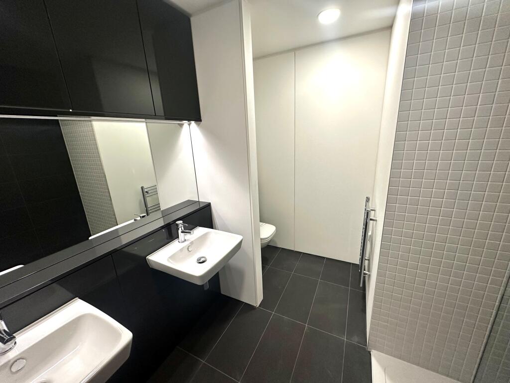 En-suite Bathroom