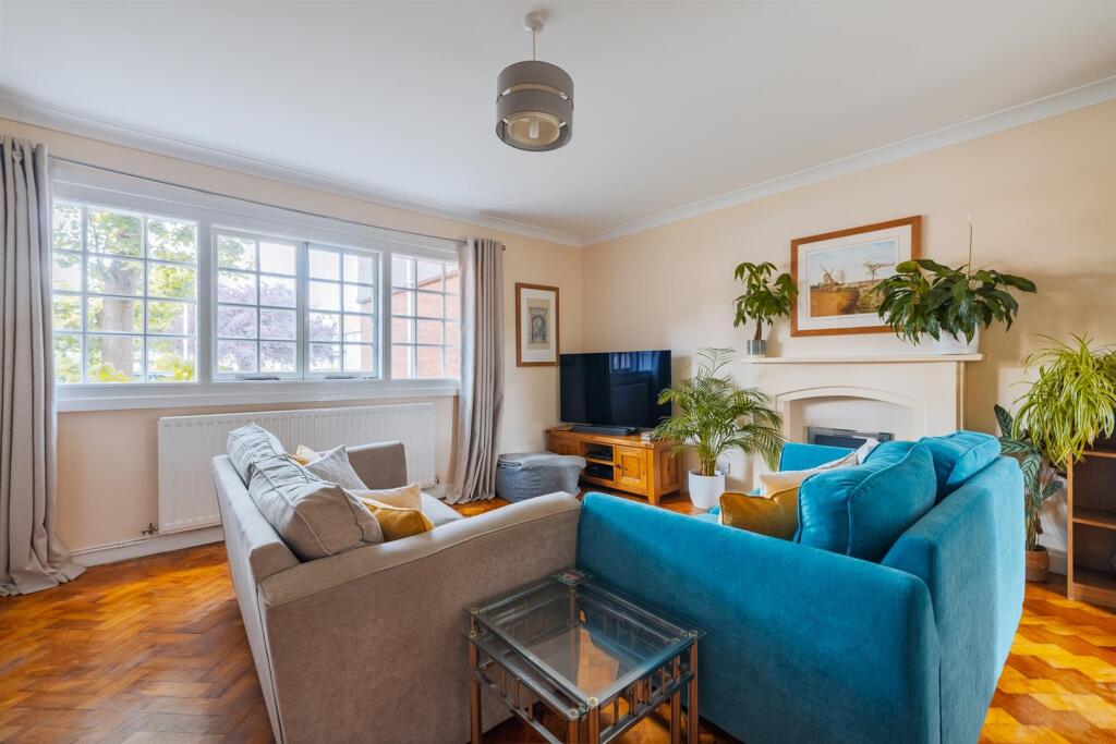 36 Circular Dr-2.jpg