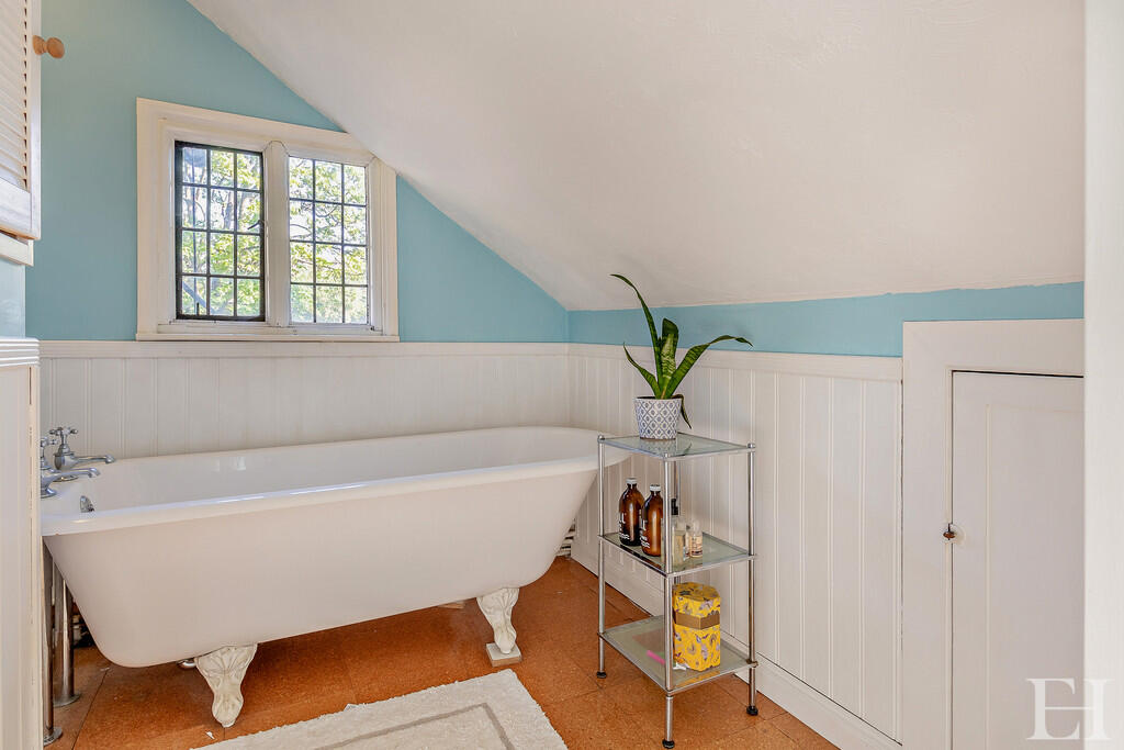 8646346-interiorW...