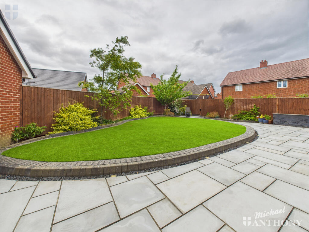 CAM03852G0-PR0297-STILL023