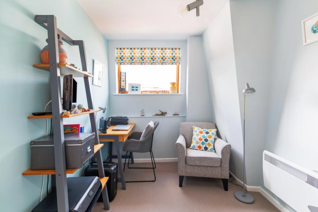 Bedroom 5/Office