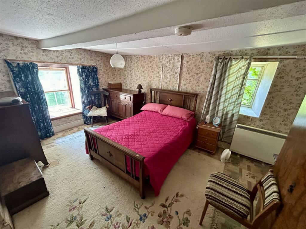 BEDROOM 2