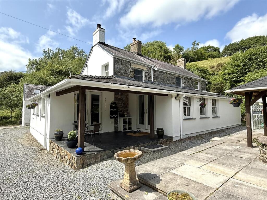 FRONT COVERED VERANDAH