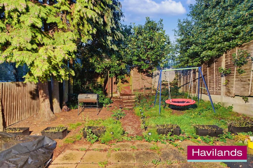 Cowper Gardens N14 4NP-11.jpg