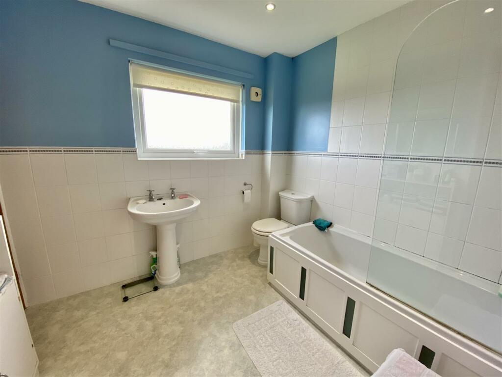 FAMILY BATHROOM