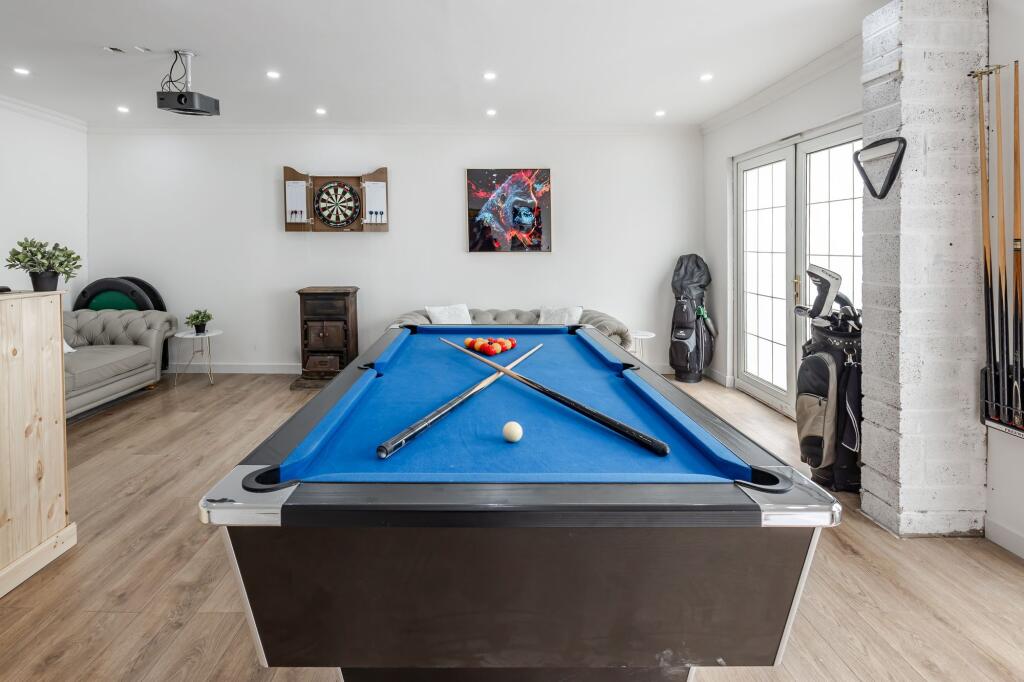 Sunroom / Games Room