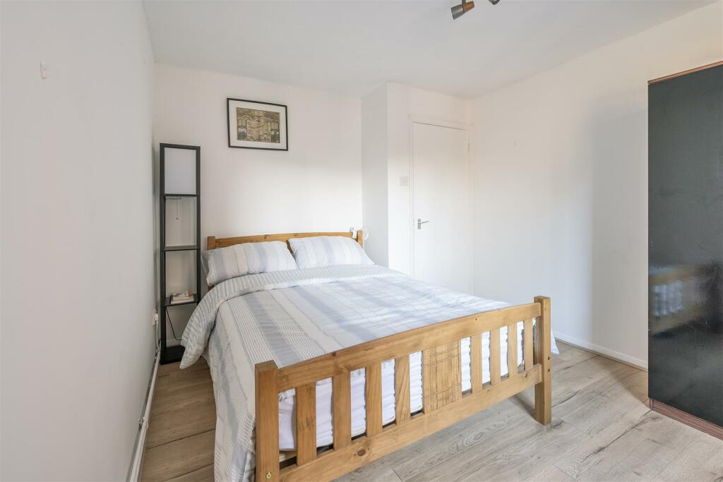 Greenacre Gardens, E17