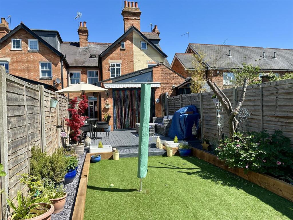 garden to house
