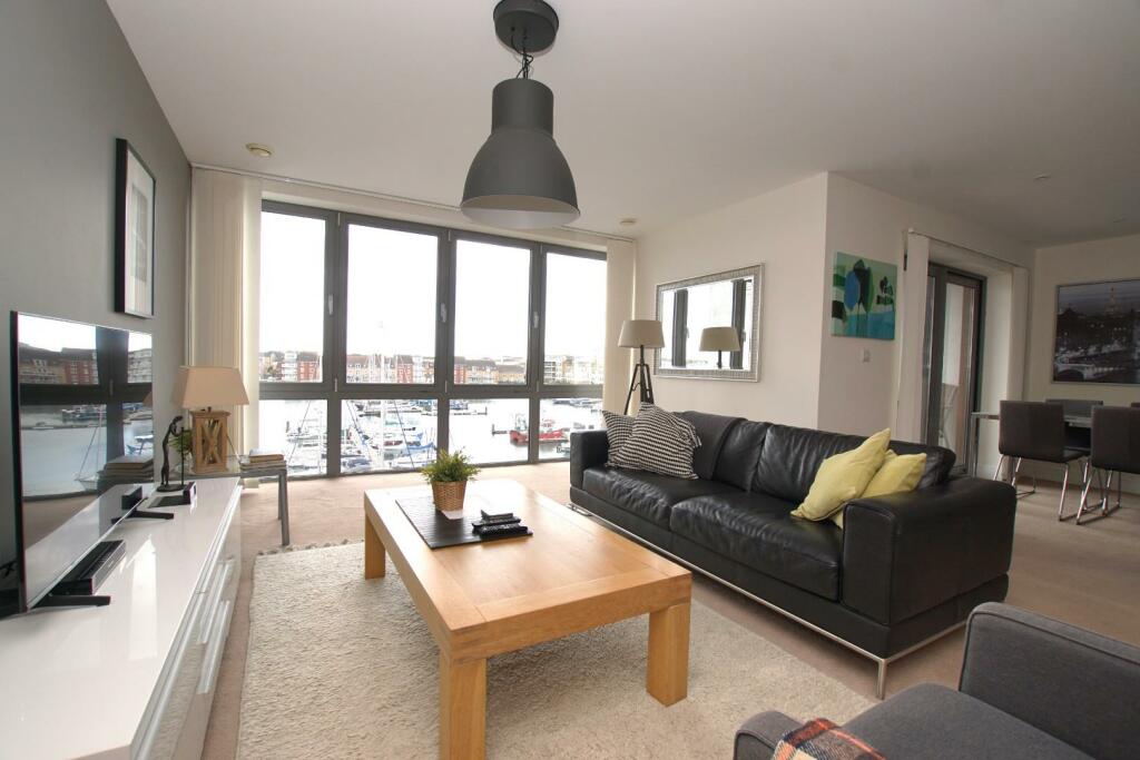 sitting room...JPG