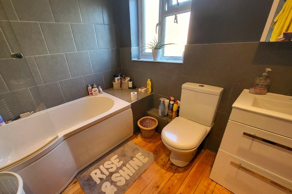 Modern Bathroom 
