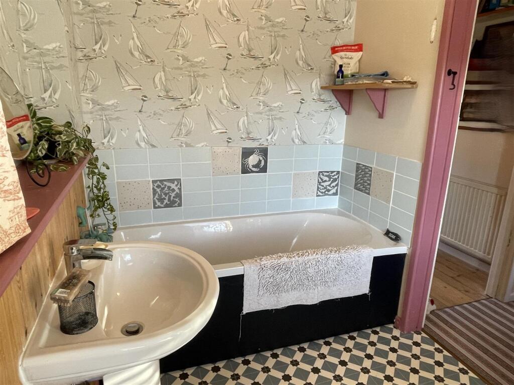 Bathroom Alternative angle2.JPG