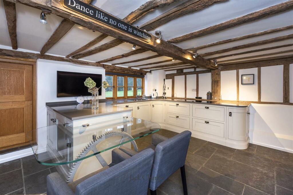 Little Bewl Farmhouse, TN3 8JL 010.jpg