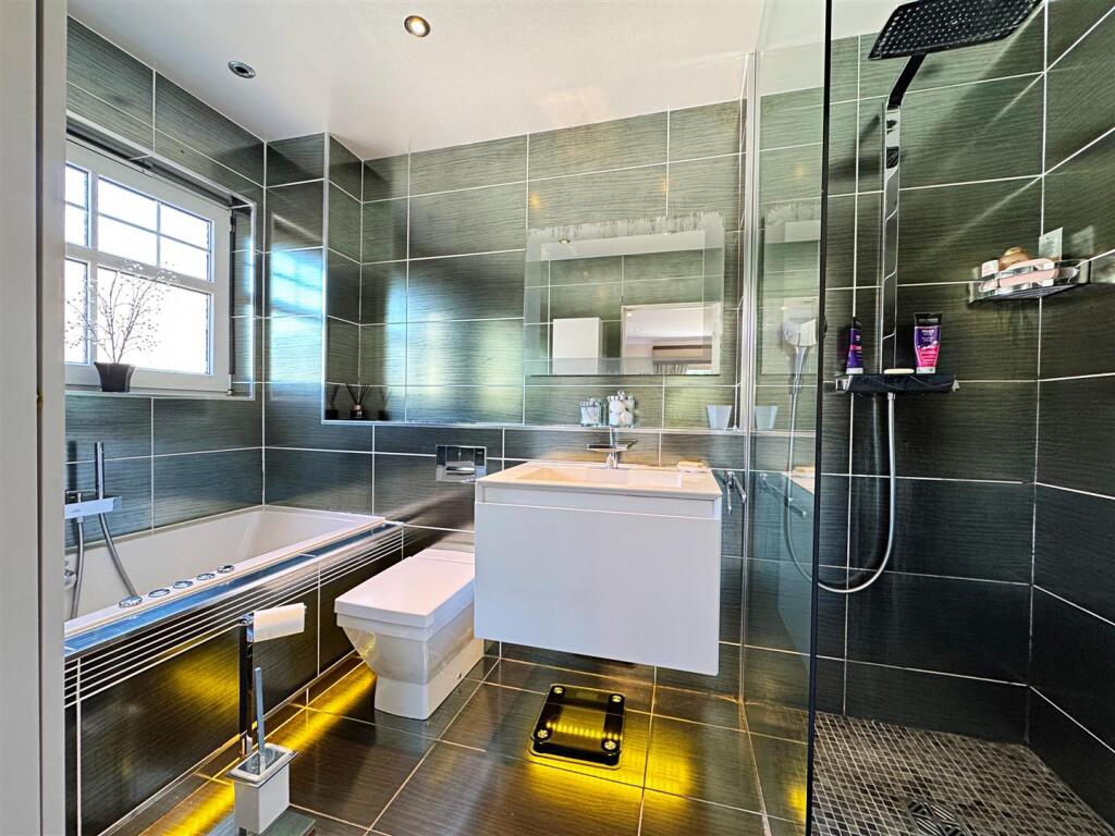 En-Suite 1