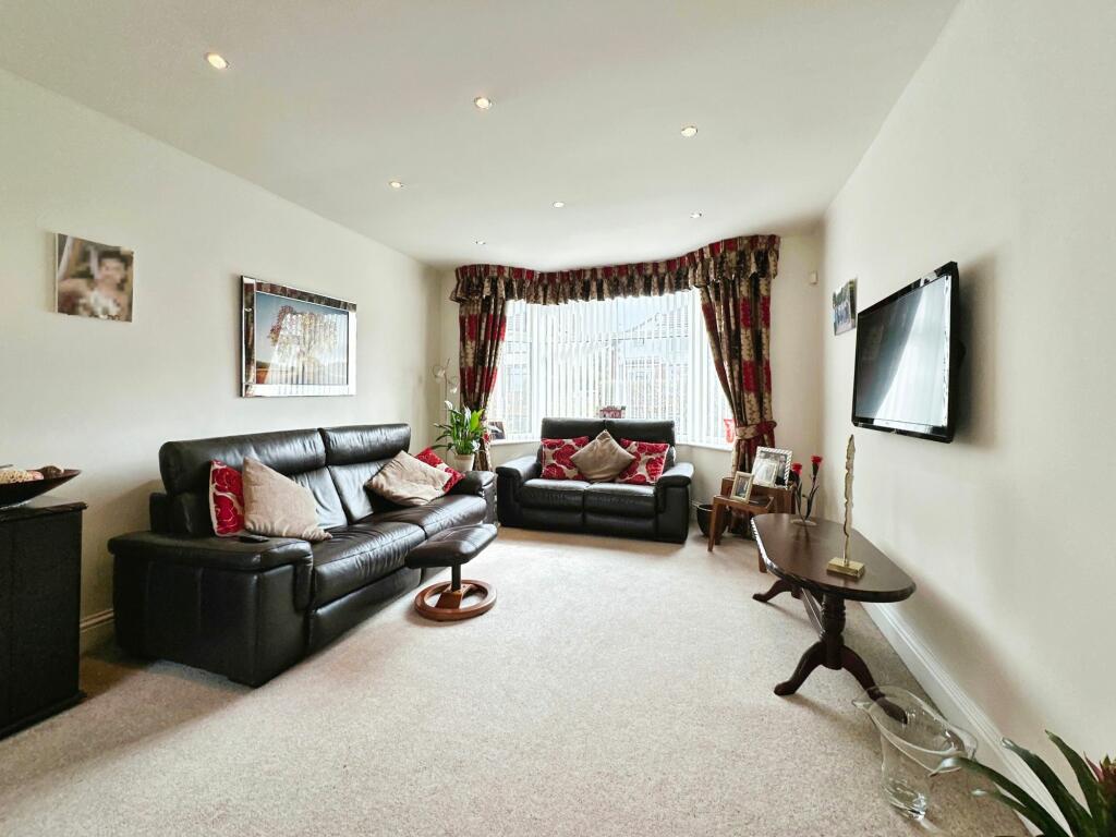 Lounge &amp; Dining Room
