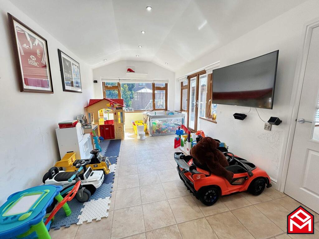 Sun Lounge / Family Room