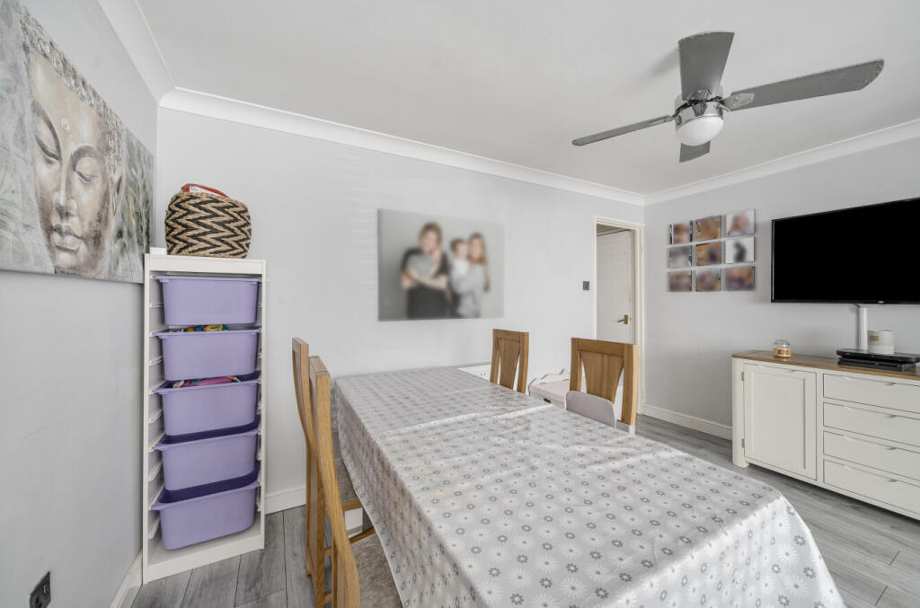 1283330106881f98c30268