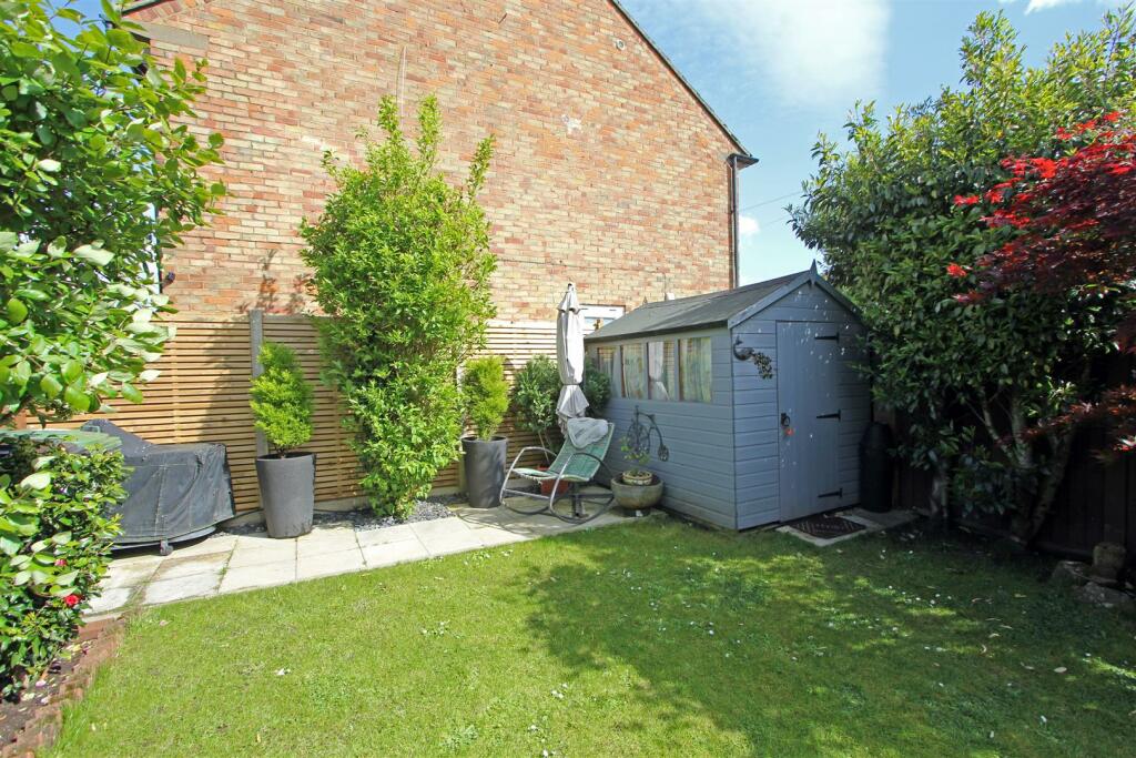 IMG_1861 garden shed patio.jpg