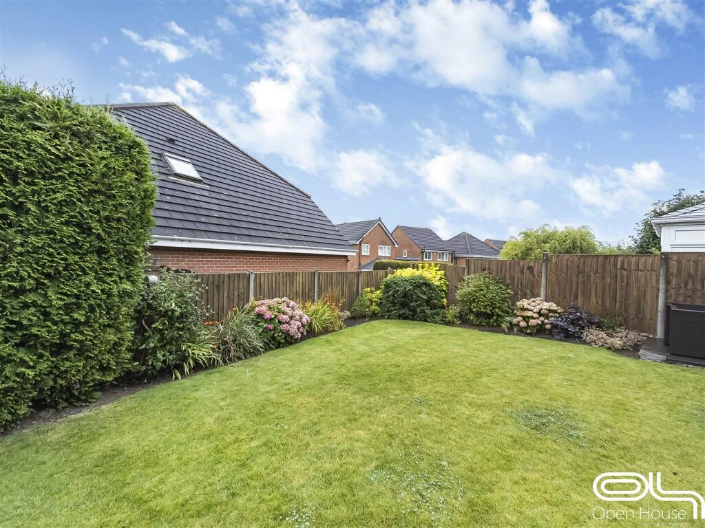 Lawns Drive (22).jpg