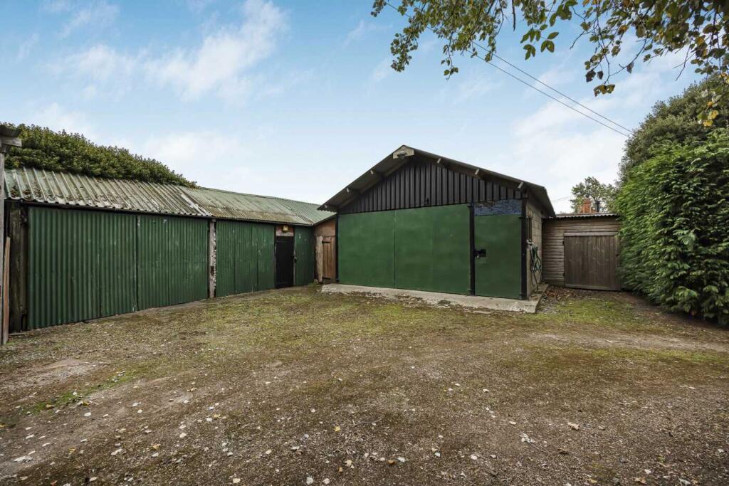 Garage/Workshop