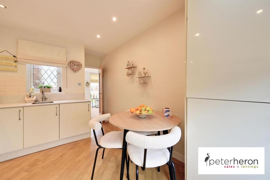 Breakfasting Kitchen