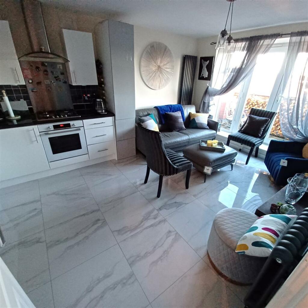 Open-Plan Kitchen/Lounge